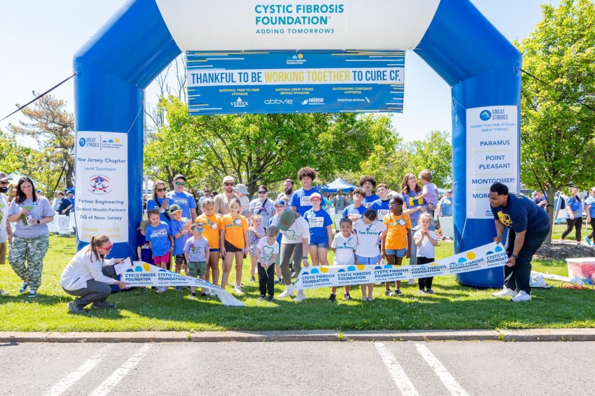 Participants prepare to begin the walk. Photo Credit: Facebook - Cystic Fibrosis Foundation New Jersey Chapter
